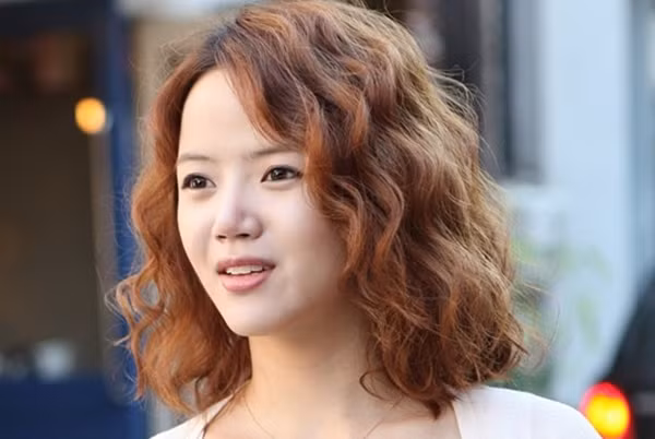 Làm tóc xoăn tại nhà vừa miễn phí mà không hại tóc, mất gì đâu mà không thử? ảnh 1