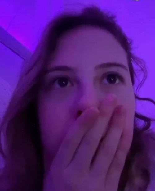 Quên tắt micro, nữ sinh buột miệng nói câu khiến thầy giáo “sượng trân”, cả lớp nín cười ảnh 2