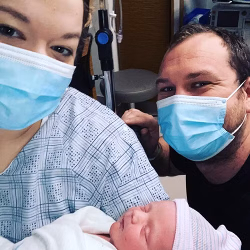 Em bé ngầu nhất năm: Tự chào đời khi mẹ đang ngủ say, đến mẹ cũng không hay biết gì ảnh 4