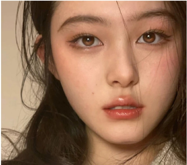 Mua kính áp tròng đang “hot” trên mạng, một loạt khách hàng kêu ca vì kính làm lệch cả mắt ảnh 1