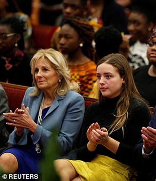 Finn và bà Jill Biden (Phu nhân ông Joe Biden). “Vũ khí bí mật” của ông Joe Biden trong kỳ bầu cử 2020: Cô sinh viên xinh đẹp này là ai? ảnh 1