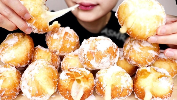 YouTuber chuyên quay video mukbang để lộ hình ảnh lén nhổ thức ăn đi, khiến fan nổi giận ảnh 1