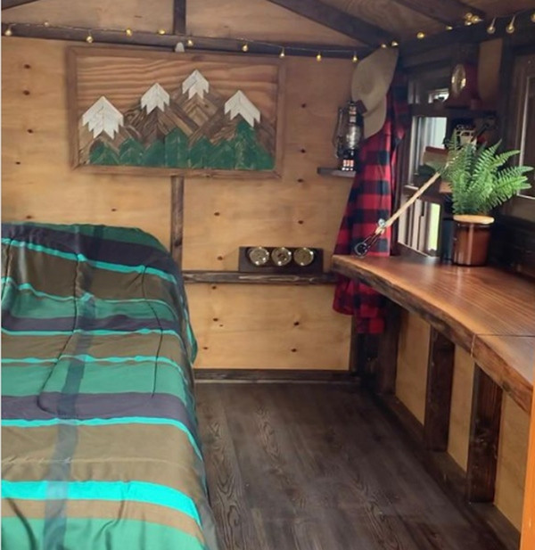 Chỉ từ một chiếc cặp tóc, cô gái đổi chác nhiều lần, cuối cùng đổi được hẳn… một căn nhà ảnh 3