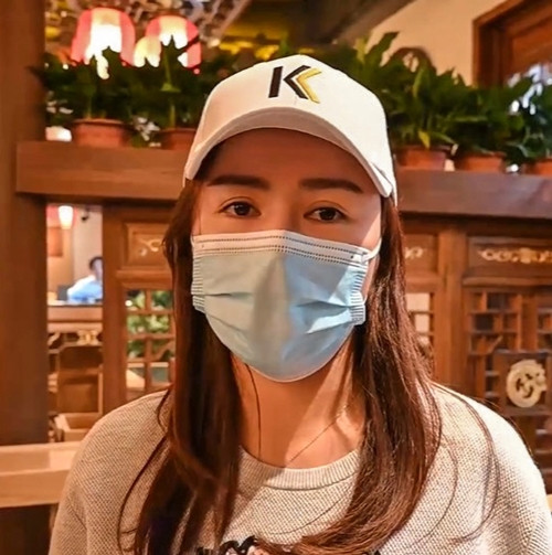 Vào viện thẩm mỹ để sửa mũi, cô gái sốc khi phát hiện ra đã bị cắt mất một phần tai ảnh 1