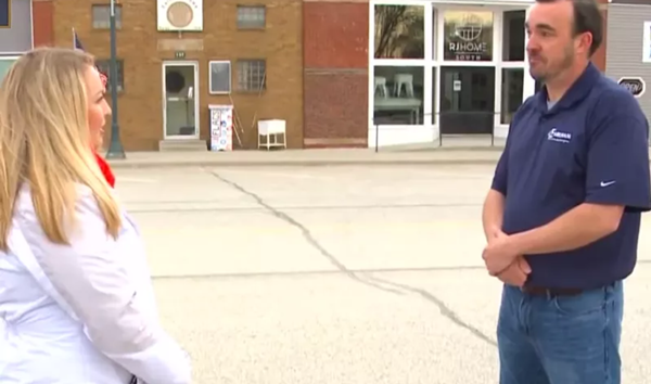 Chuyện lạ đó đây: Người bí ẩn tặng 2 tỷ đồng cho các gia đình trong thành phố ảnh 1