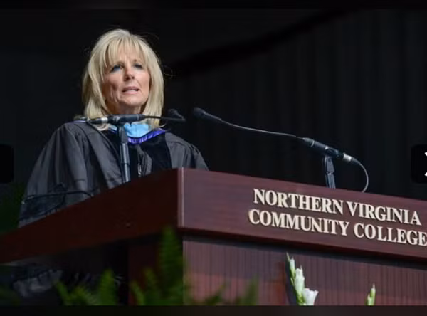 Bà Jill Biden vẫn làm cô giáo nếu có là Đệ nhất Phu nhân, nhưng tại sao việc đó không dễ? ảnh 2