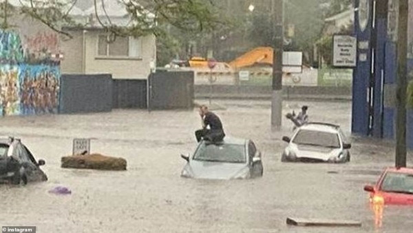 Bão lớn dường như đang ở khắp nơi: “Mây xoắn thừng” ở Úc, cảnh báo cực nguy hiểm ở Anh ảnh 2