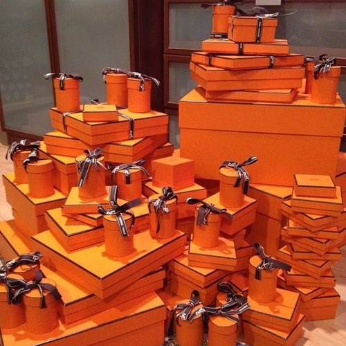 Ngồi máy bay riêng sang xịn, “team sang chảnh” bị bóc mẽ chụp ảnh sống ảo trong studio ảnh 4