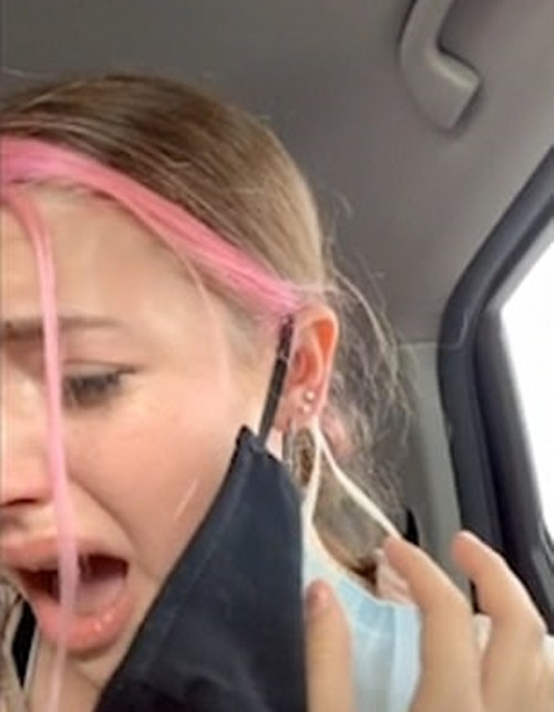 Tai nạn kinh dị của TikToker 16 tuổi: Bị thợ xỏ khuyên bấm luôn quai khẩu trang vào tai ảnh 4