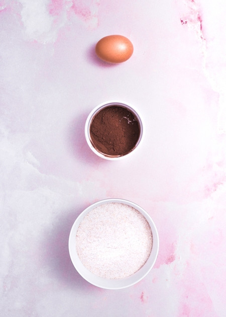 Làm bánh sôcôla trong 2 phút: Công thức làm bánh nhanh hơn cả gọi ship! ảnh 2