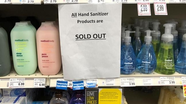 Khuyên không xong, siêu thị Đan Mạch nghĩ ra mẹo “cực gắt” để khách không gom nước rửa tay ảnh 1