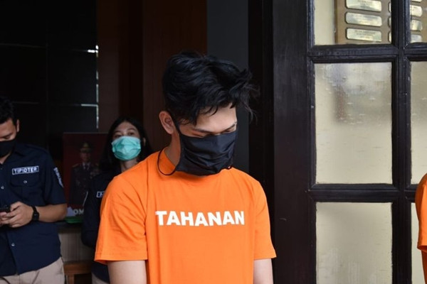 Thanh niên đối mặt án tù 12 năm vì vờ tặng thức ăn cho người khác nhưng bên trong toàn rác ảnh 3