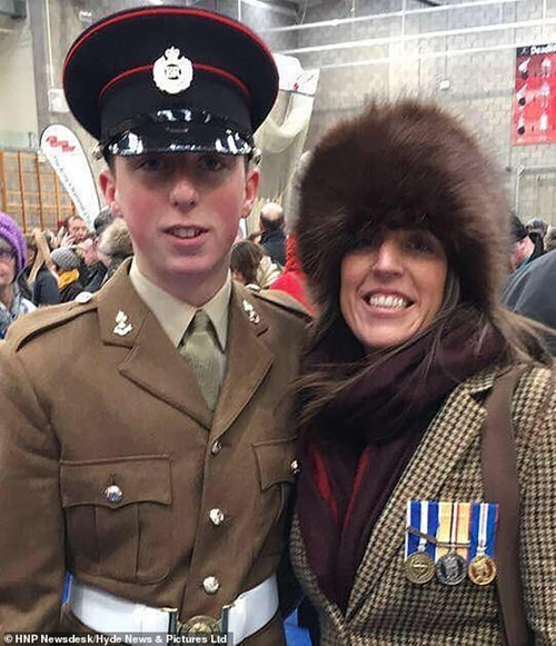 Bố rủ con trai 19 tuổi chơi trò “tát nhau”, không ngờ tai nạn nghiêm trọng nhất đã xảy ra ảnh 3