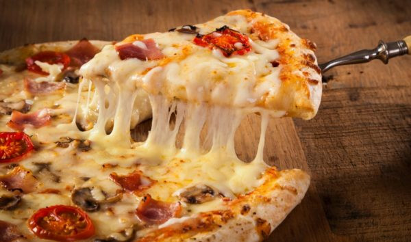 Ở nhà đặt bánh pizza, tại sao bạn nên nhớ dặn tiệm bánh “để nguyên không cắt”? ảnh 3