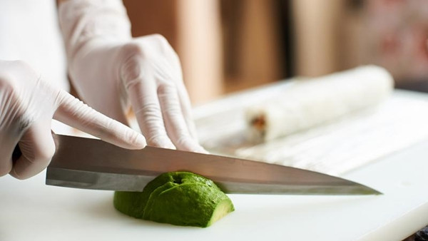 Cô bé 8 tuổi nghĩ ra cách để vẫn chơi được với bạn ở ngoài trời trong khi tự cách ly ảnh 4