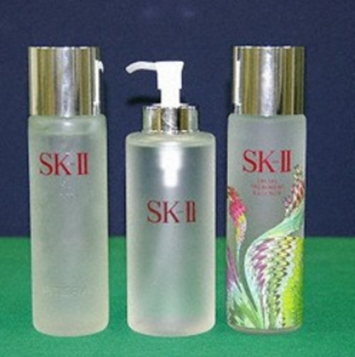 Khách mua mỹ phẩm cao cấp nhưng chỉ được dùng đồ rẻ tiền, thủ phạm là thanh niên 18 tuổi ảnh 1