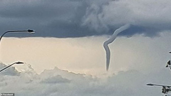 Bão lớn dường như đang ở khắp nơi: “Mây xoắn thừng” ở Úc, cảnh báo cực nguy hiểm ở Anh ảnh 4