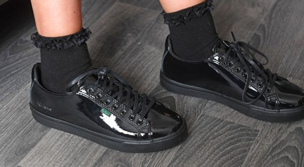 Chỉ vì có lông mày rậm tự nhiên, nữ sinh bị nhà trường buộc ra về trong ngày đầu năm học ảnh 2