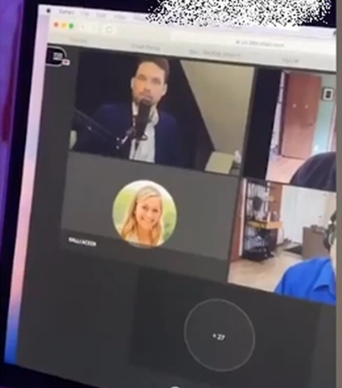 Quên tắt micro, nữ sinh buột miệng nói câu khiến thầy giáo “sượng trân”, cả lớp nín cười ảnh 1