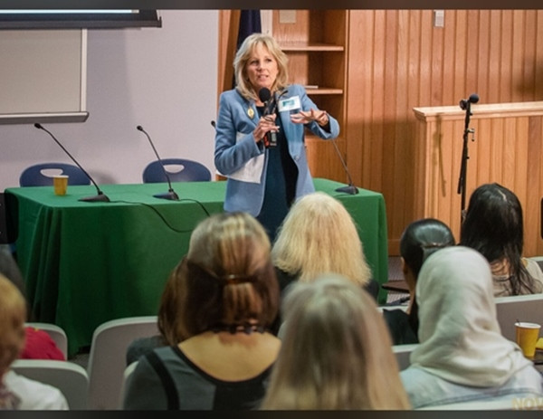 Bà Jill Biden vẫn làm cô giáo nếu có là Đệ nhất Phu nhân, nhưng tại sao việc đó không dễ? ảnh 1