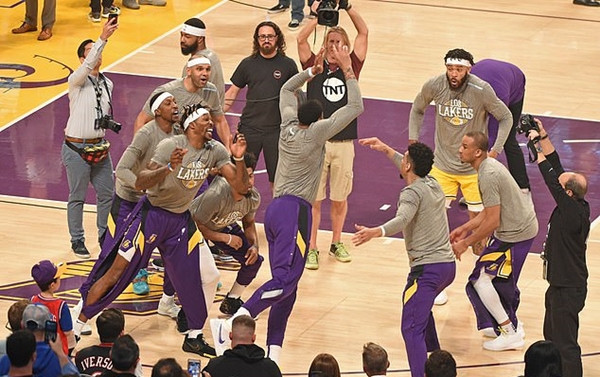 Nhiều cầu thủ khỏi bệnh COVID-19 hiến tặng huyết thanh để chữa bệnh cho người khác ảnh 2