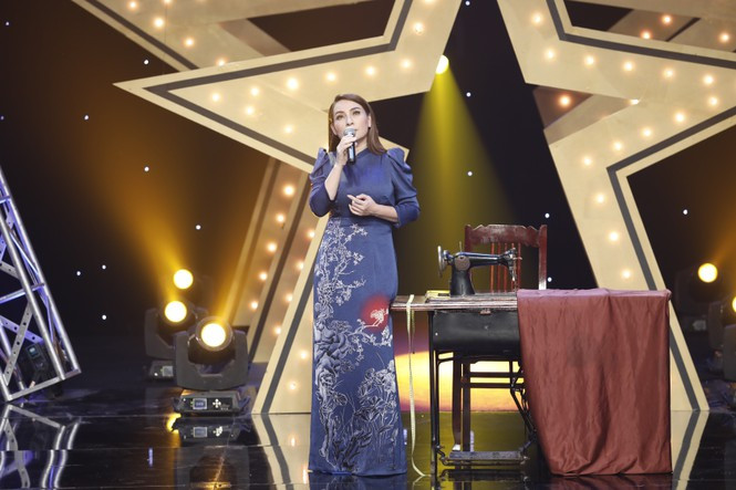 Showbiz 2/12: Hoàng Thùy Linh vướng nghi vấn sửa mũi vì lệch bất thường ảnh 2