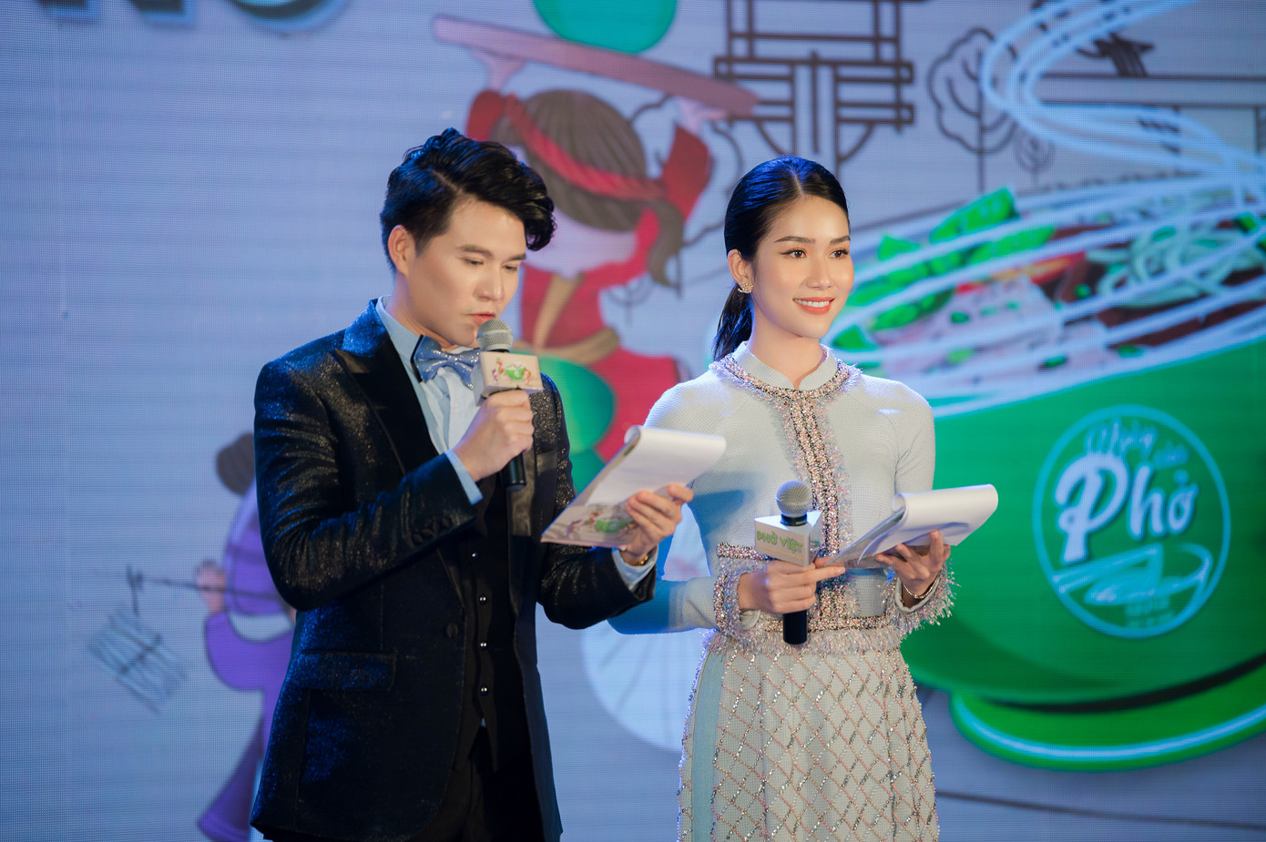 Á hậu Phương Anh lần đầu làm MC ‘bắn’ song ngữ Anh - Pháp cực đỉnh ảnh 1