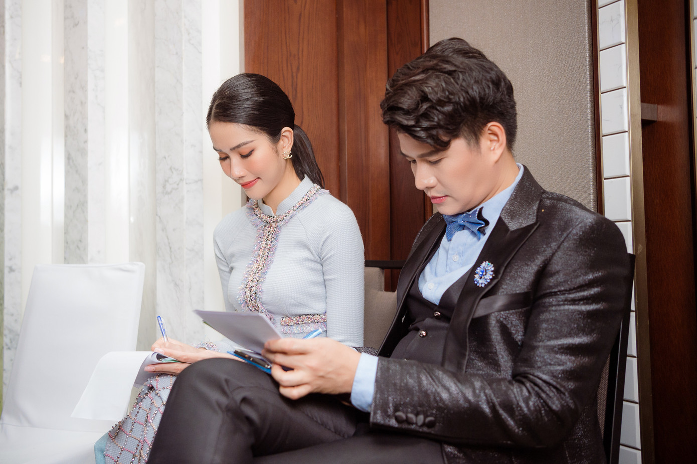 Á hậu Phương Anh lần đầu làm MC ‘bắn’ song ngữ Anh - Pháp cực đỉnh ảnh 2