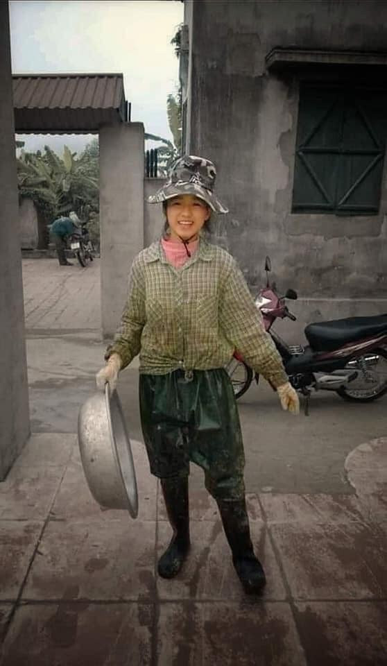 Đỗ Thị Hà lý giải không khóc khi đăng quang-nói điều Tiểu Vy thì thầm lúc trao vương miện ảnh 2