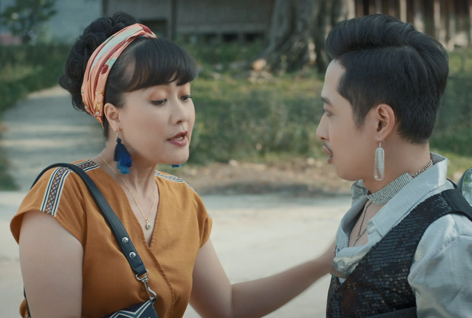 Showbiz 8/12: Hồng Đăng tiết lộ con gái phản ứng rất dữ dội khi thấy ba thân mật bạn diễn ảnh 5