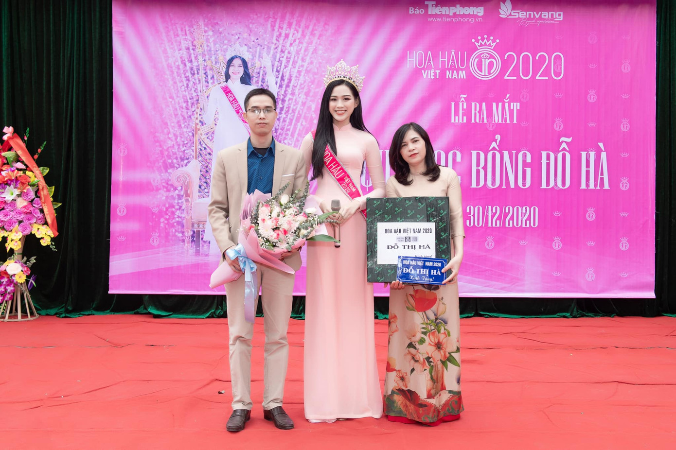 Hoa hậu Đỗ Thị Hà xúc động khi trở lại trường cấp 3 ở Hậu Lộc ảnh 5