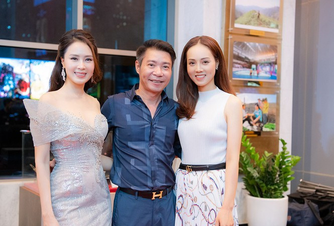 Showbiz 20/12: Ca sĩ tỷ phú Hà Phương viếng tặng gần 2 tỷ đồng ở đám tang nghệ sĩ Chí Tài ảnh 6