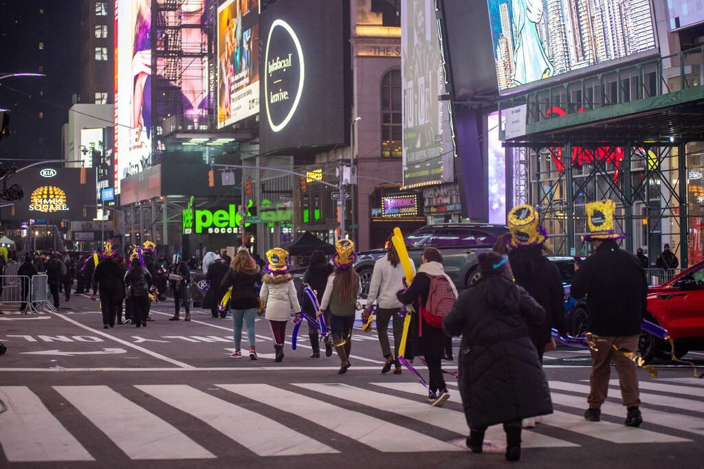 Giao thừa lặng lẽ ở Quảng trường Thời đại ảnh 29