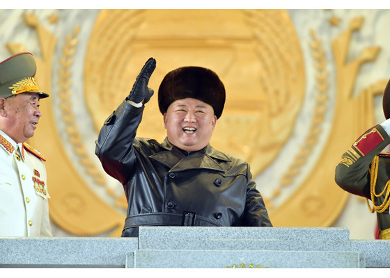 Triều Tiên duyệt binh hậu đại hội đảng, ra mắt tên lửa tàu ngầm mới ảnh 14