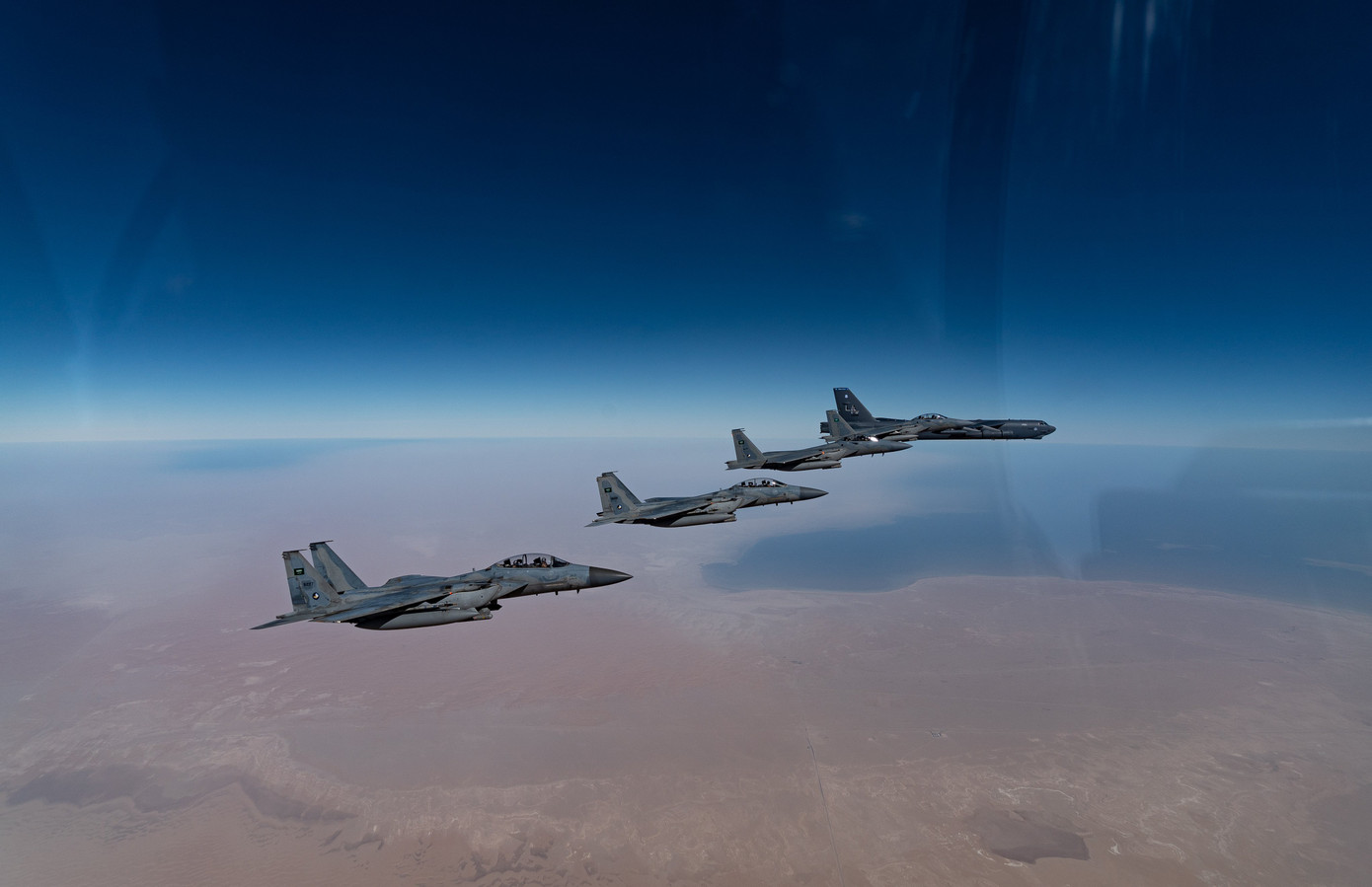 Mỹ đưa 'pháo đài bay' B-52 áp sát Iran một tuần sau lễ nhậm chức của ông Biden ảnh 2