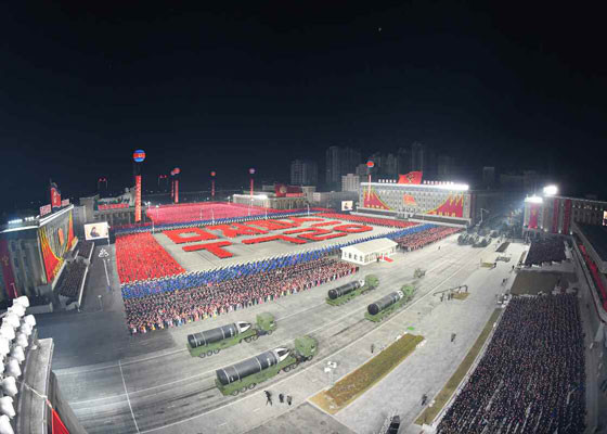 Triều Tiên duyệt binh hậu đại hội đảng, ra mắt tên lửa tàu ngầm mới ảnh 13