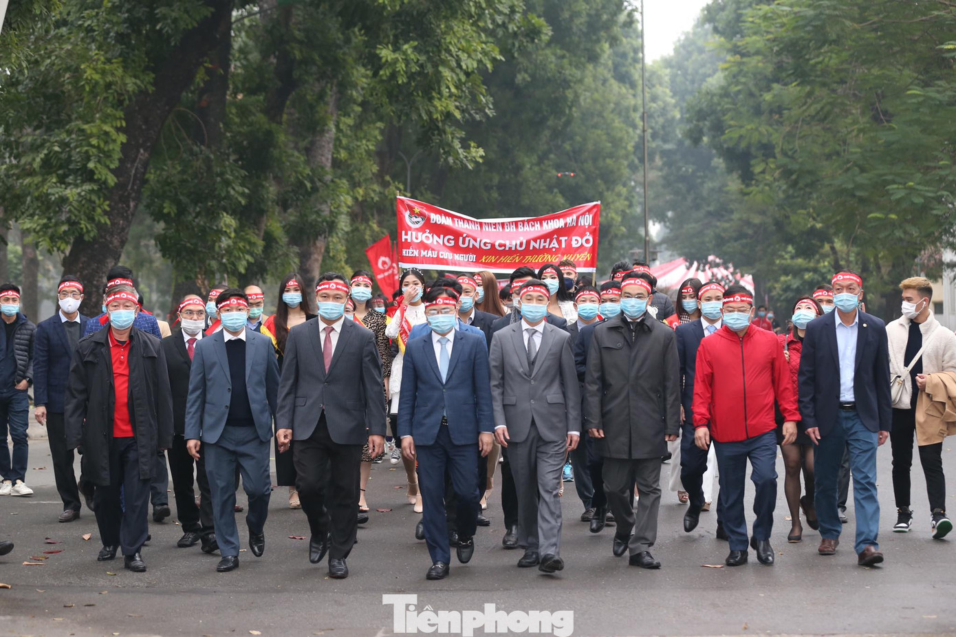 Sôi nổi diễu hành hưởng ứng ngày hội Chủ nhật Đỏ lần thứ XIII ảnh 6
