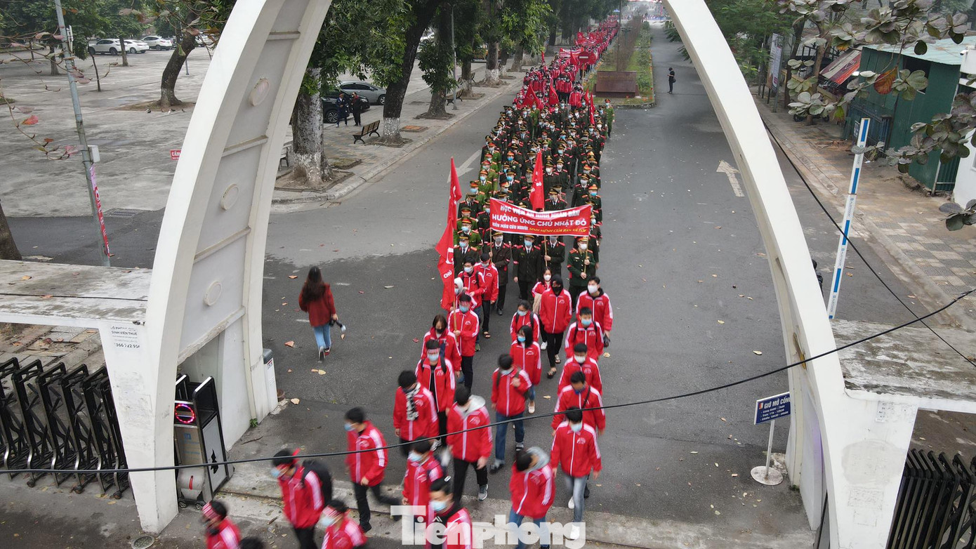 Sôi nổi diễu hành hưởng ứng ngày hội Chủ nhật Đỏ lần thứ XIII ảnh 13