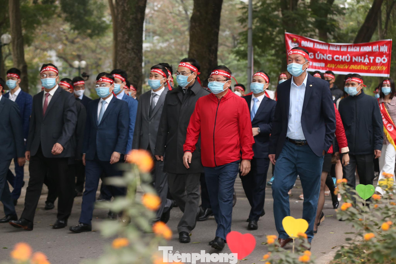 Sôi nổi diễu hành hưởng ứng ngày hội Chủ nhật Đỏ lần thứ XIII ảnh 11