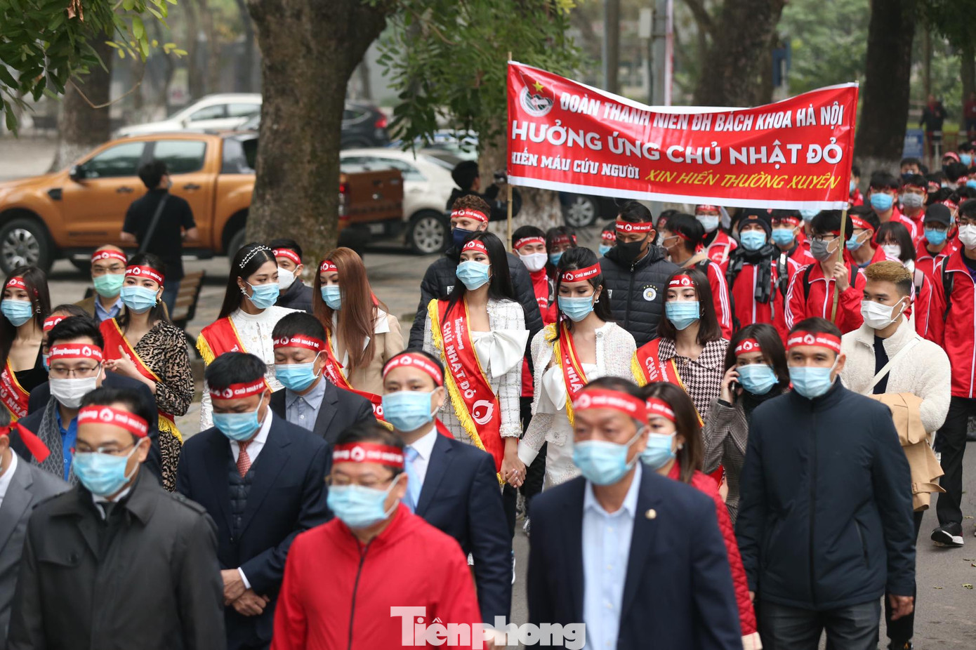 Sôi nổi diễu hành hưởng ứng ngày hội Chủ nhật Đỏ lần thứ XIII ảnh 9