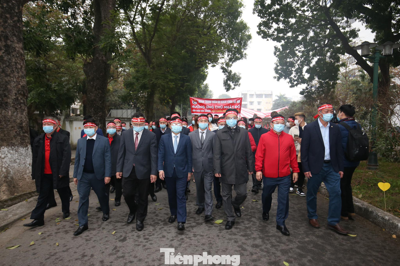 Sôi nổi diễu hành hưởng ứng ngày hội Chủ nhật Đỏ lần thứ XIII ảnh 12