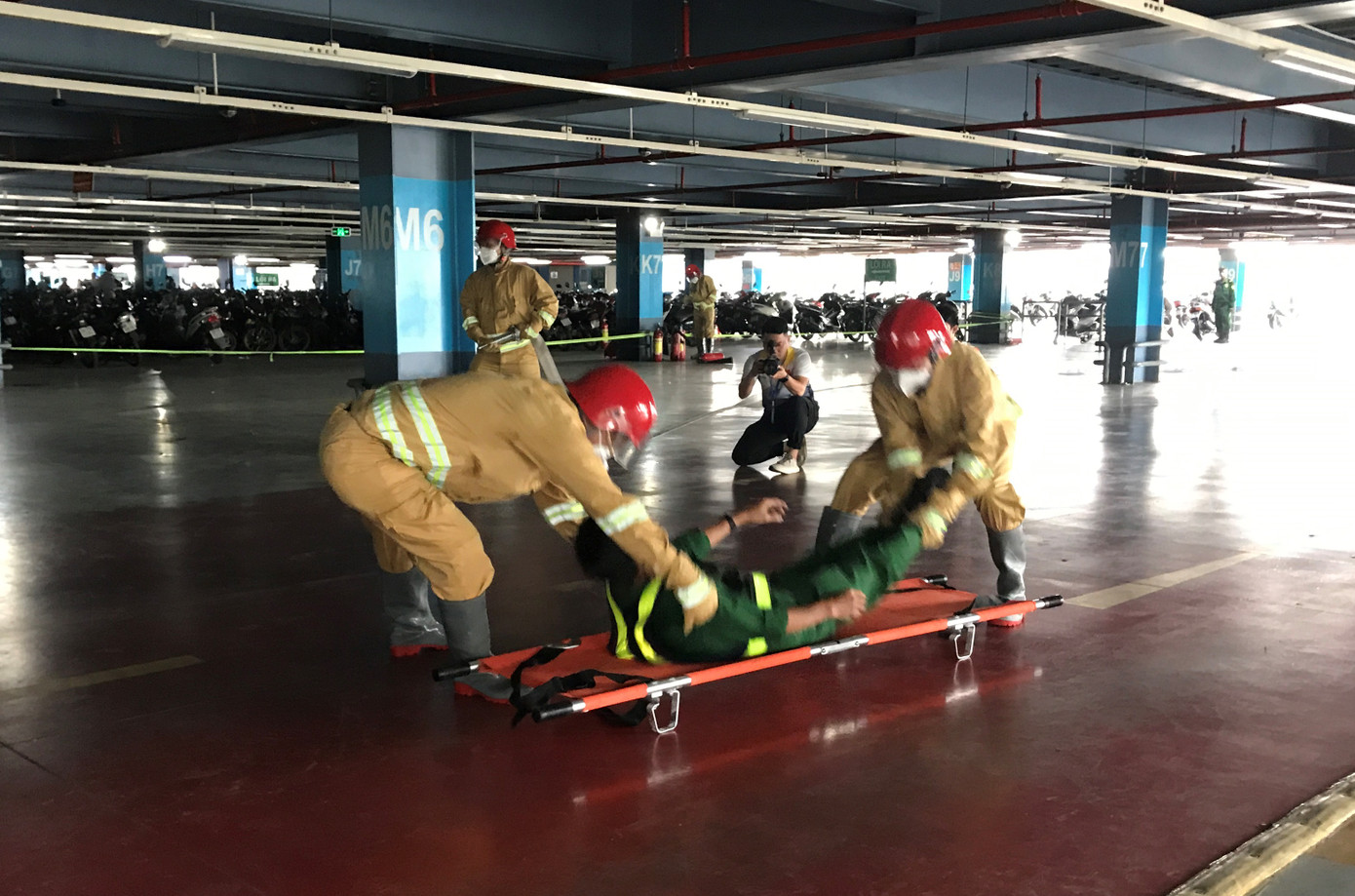 Diễn tập chữa cháy điểm “nóng” ở sân bay Tân Sơn Nhất ảnh 2