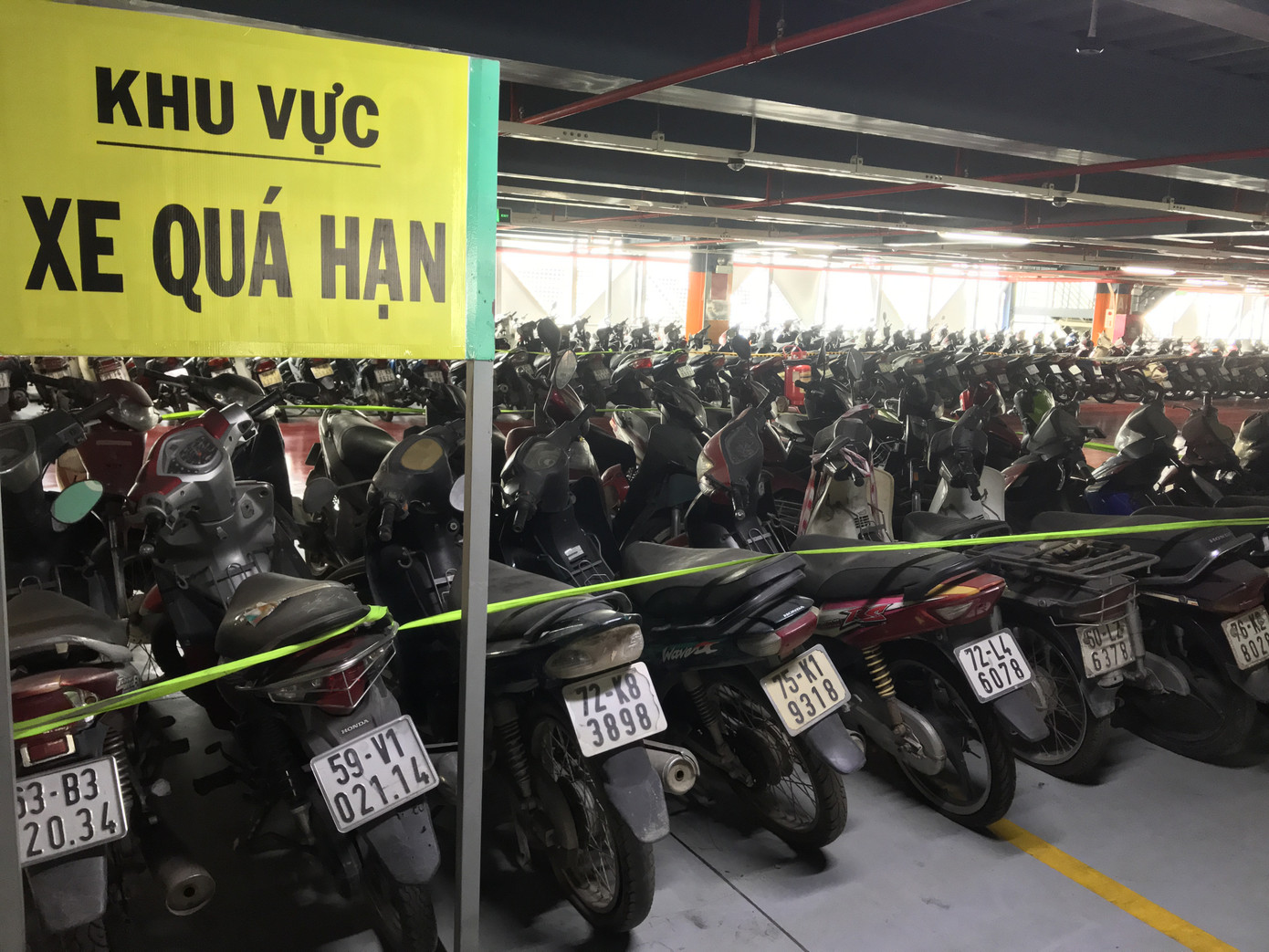 Hàng trăm xe máy 'nằm vạ' nhiều năm ở sân bay Tân Sơn Nhất ảnh 2