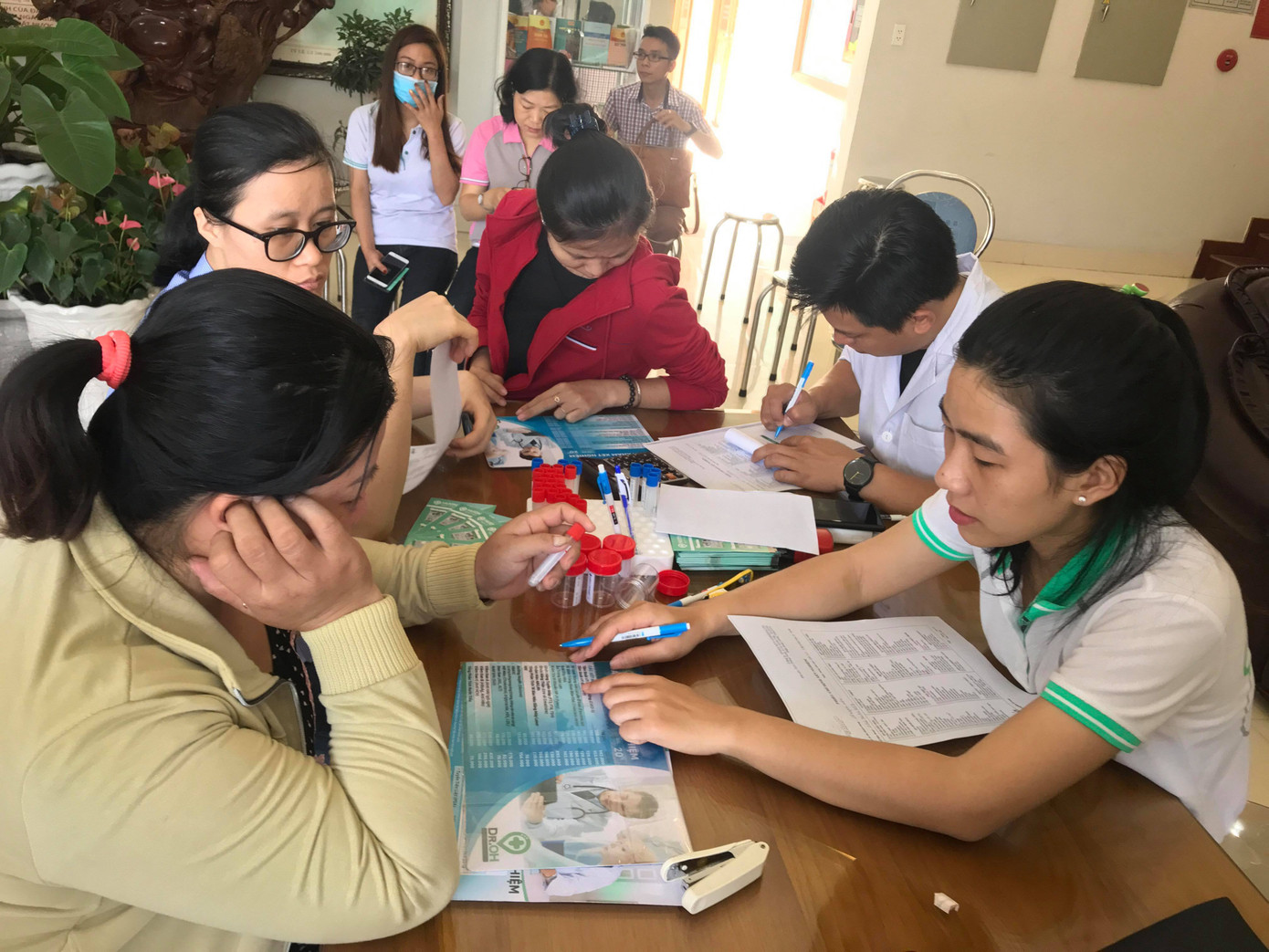 Hơn 1.000 công nhân ở Sài Gòn được tầm soát ung thư miễn phí ảnh 1