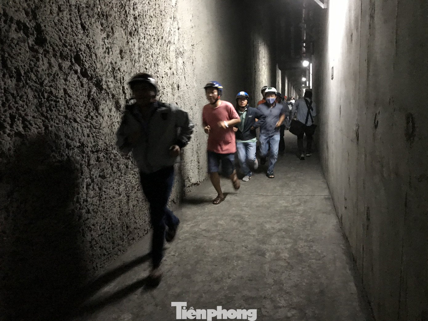 Diễn tập tai nạn liên hoàn giữa 5 ô tô và 30 xe máy trong hầm Thủ Thiêm ảnh 5