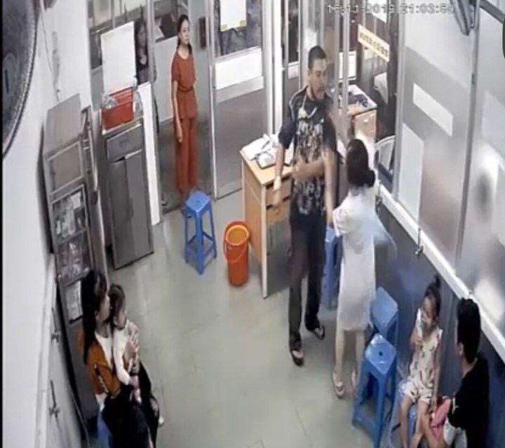 Nữ điều dưỡng bất ngờ bị đánh gãy xương hàm, bệnh viện nói gì? ảnh 1