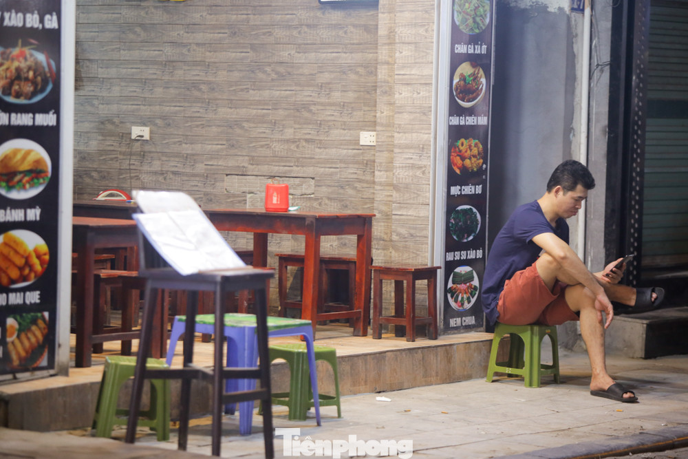 Sau giãn cách, phố Tây Tạ Hiện vẫn đìu hiu ảnh 3