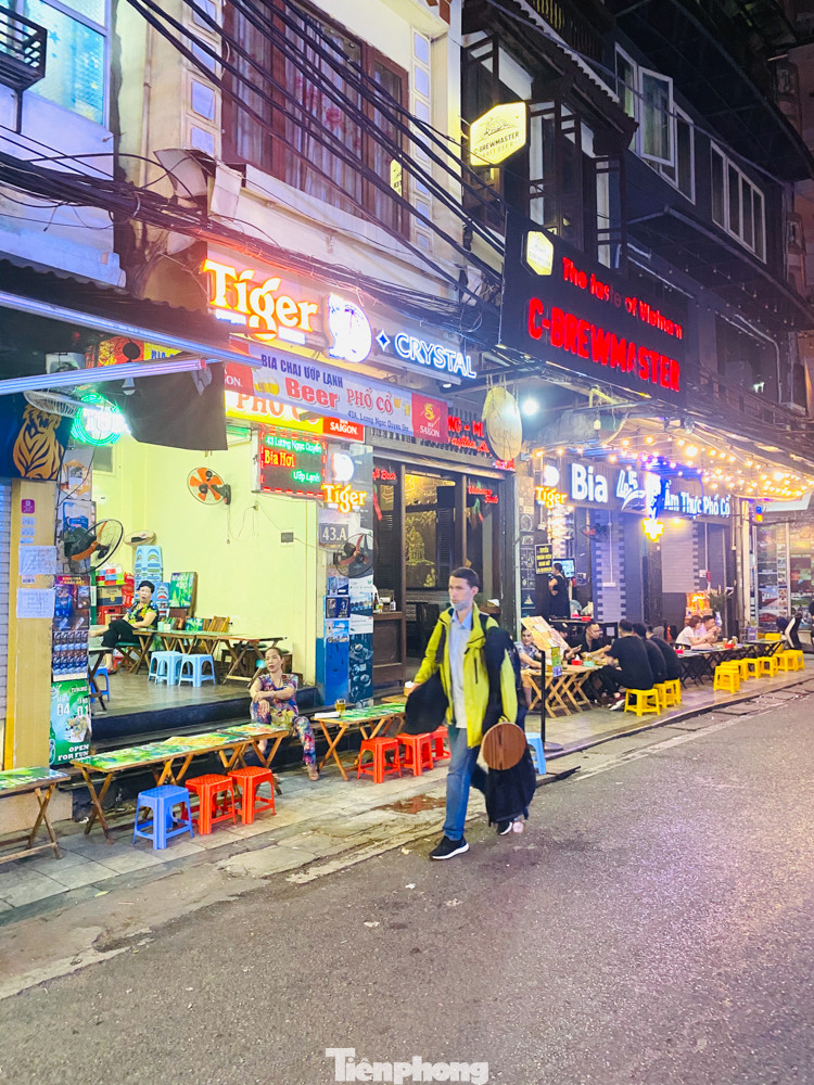 Sau giãn cách, phố Tây Tạ Hiện vẫn đìu hiu ảnh 9