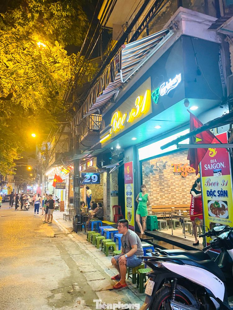 Sau giãn cách, phố Tây Tạ Hiện vẫn đìu hiu ảnh 4