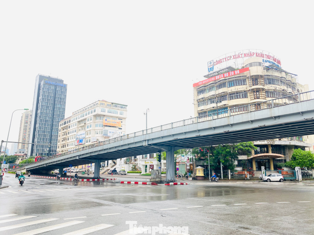 Hà Nội vắng lặng trong ngày đầu xử phạt các trường hợp vi phạm hạn chế ra ngoài ảnh 10